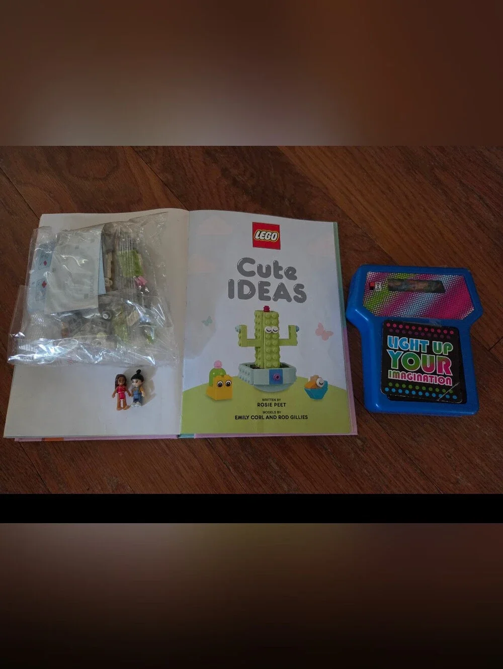 Lego Cute IDEAS Book, Legos 2 Figures & New Light Bright Mini